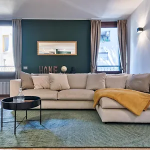  Apartment Arena Living - Next To Arena